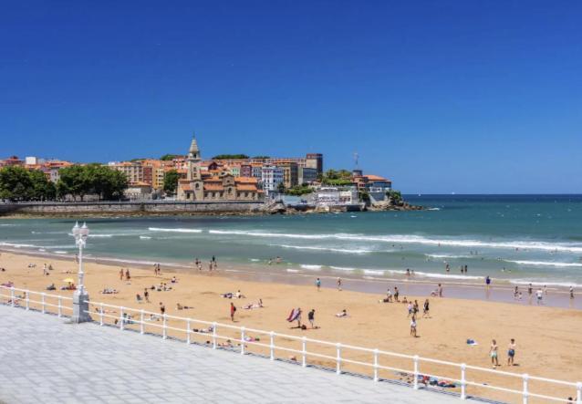 Apartamentos La Xiuca Playa Хихон Экстерьер фото